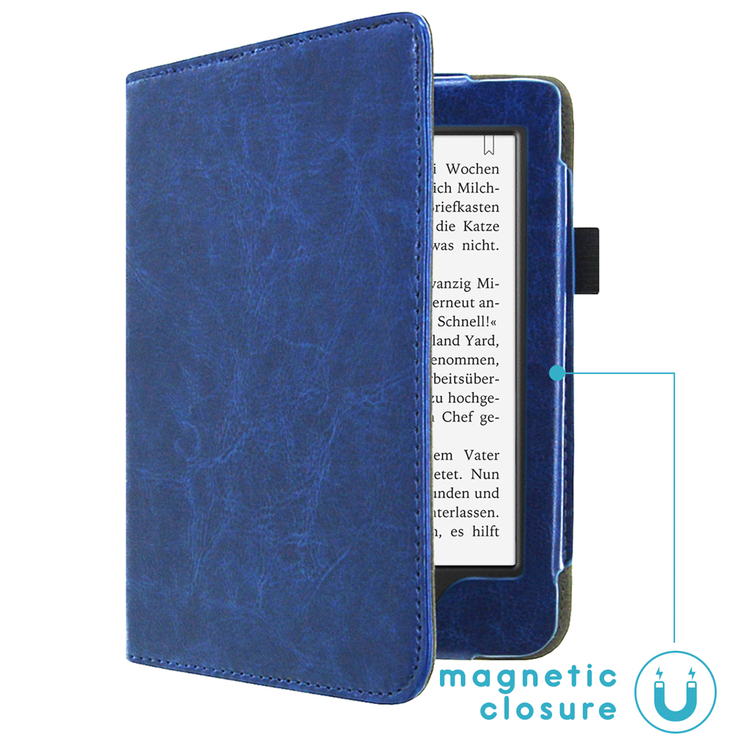 Une tablette est ouverte, affichant du texte, avec une couverture en cuir bleu. Une fermeture magnétique est visible.