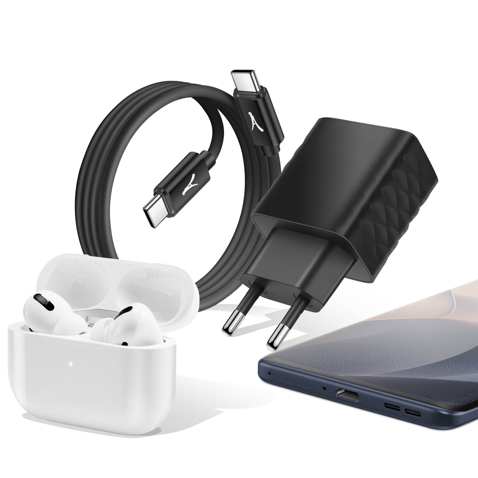 Caricatore nero, cavo USB-C, auricolari bianchi e telefono su una superficie bianca. Sfondo bianco.