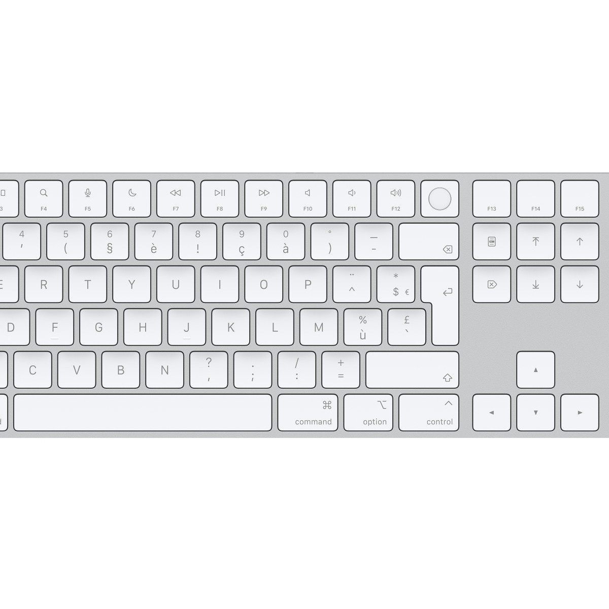 Srebrna klawiatura Apple z białymi klawiszami. Posiada różne klawisze, w tym klawisze funkcyjne i sterujące.