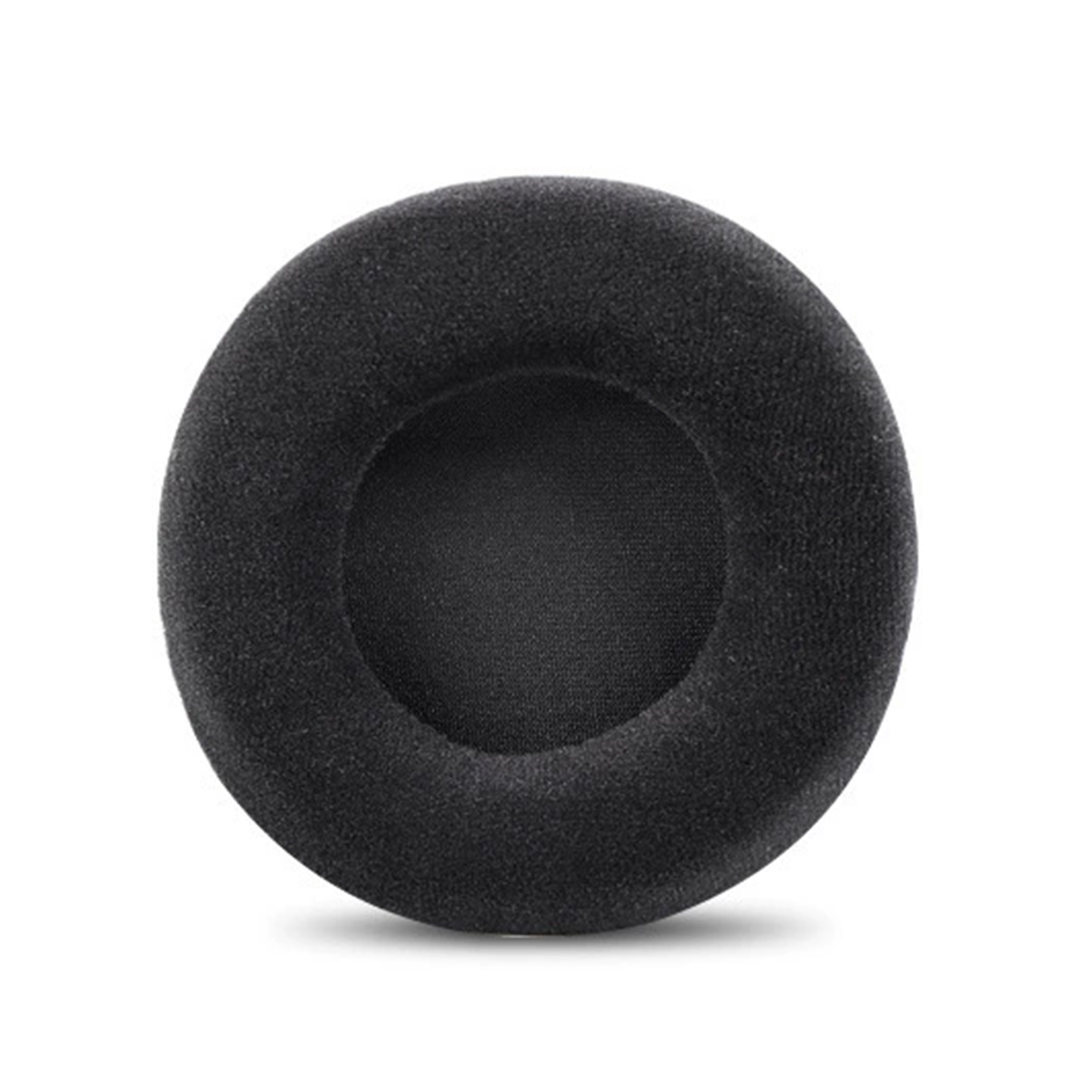Czarna, okrągła, piankowa poduszka na ucho. Jest izolowana na białej powierzchni.