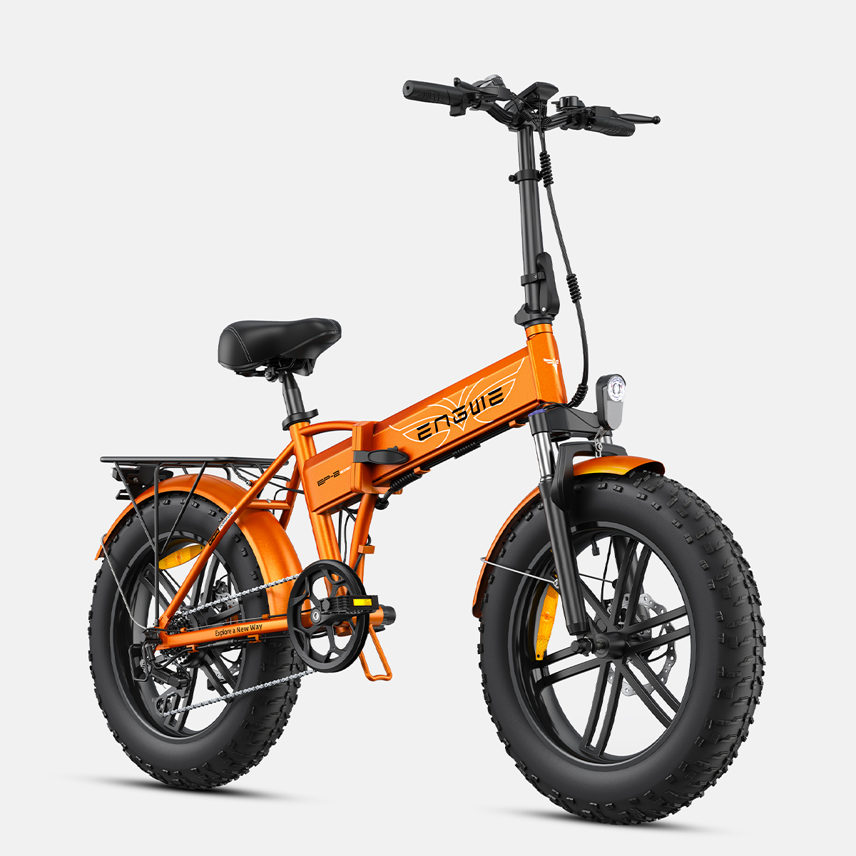 Pomarańczowy składany rower elektryczny z grubymi oponami i czarnymi detalami.