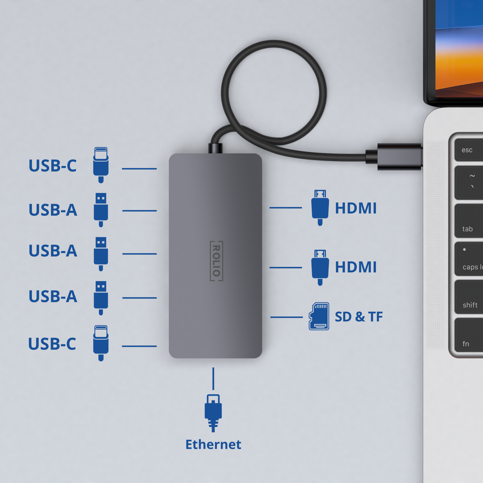 Een grijze USB-hub met meerdere poorten aangesloten op een laptop. Het heeft een zwarte kabel.