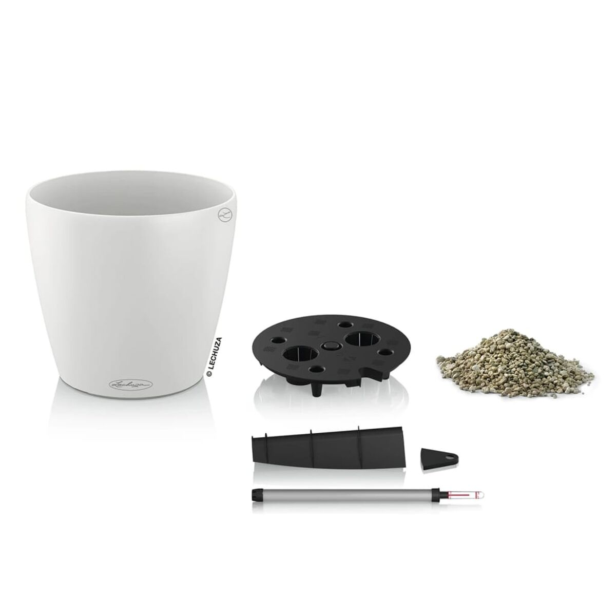 Pot blanc avec accessoires, une plaque noire, de petits cailloux et un tube.