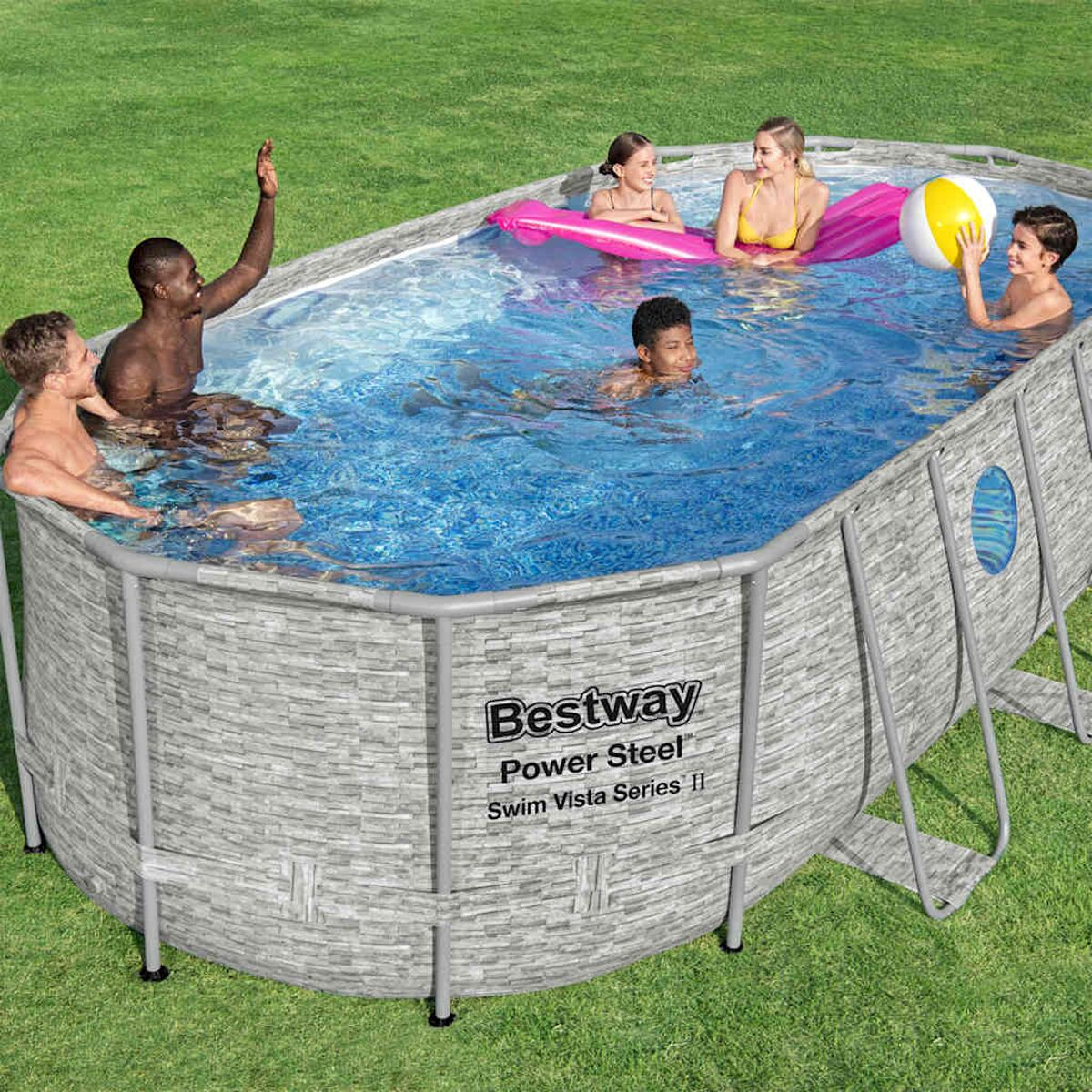 Leute schwimmen in einem Bestway Power Steel Pool. Der Pool steht auf Gras.