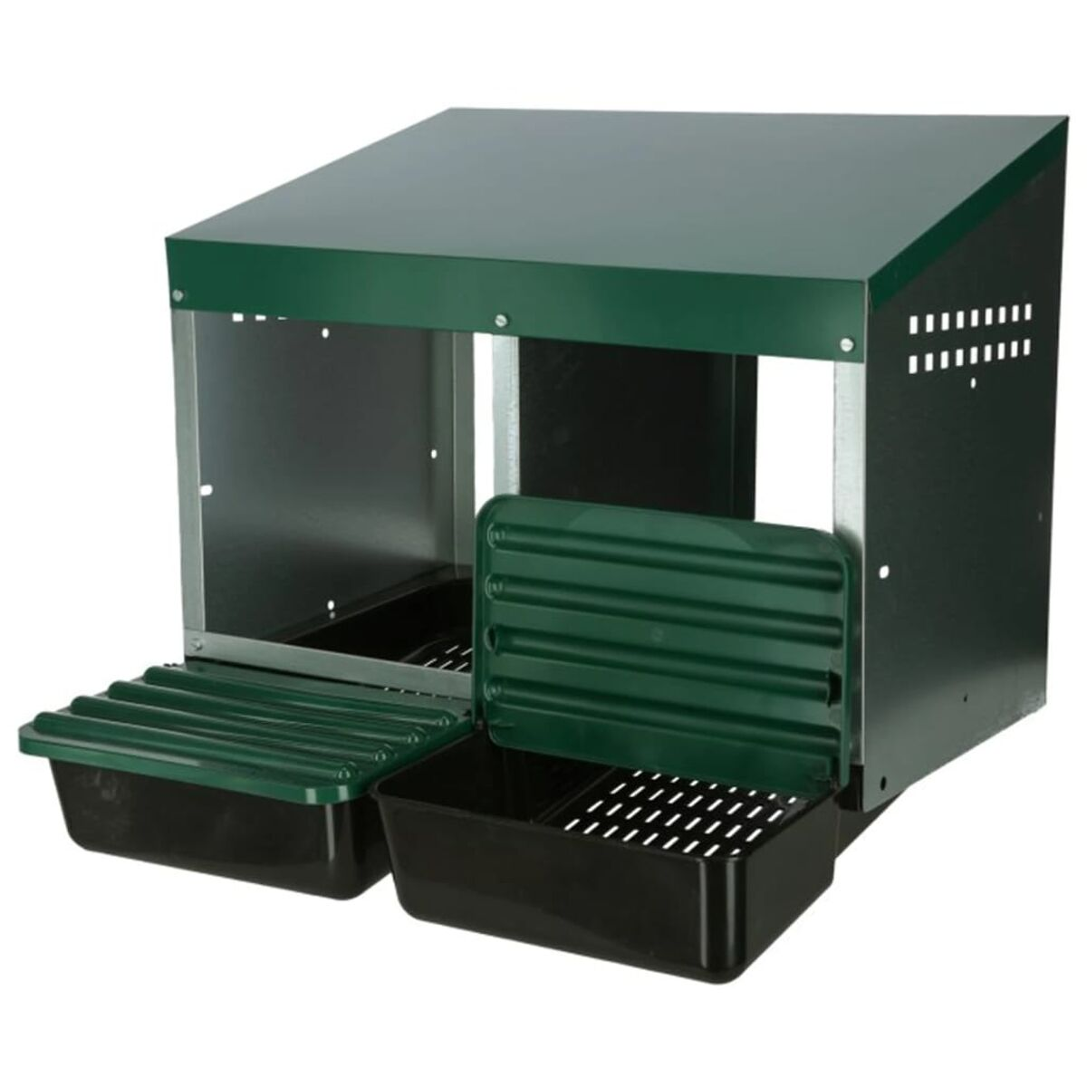 Grüner Hühnerstall aus Metall mit zwei Nistkästen und einem schrägen Dach. Schwarze Tabletts darunter.