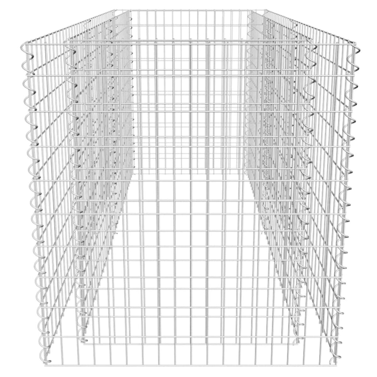 Ein rechteckiger Gabion, aus Stahldraht. Offene Oberseite, gitterartige Struktur.