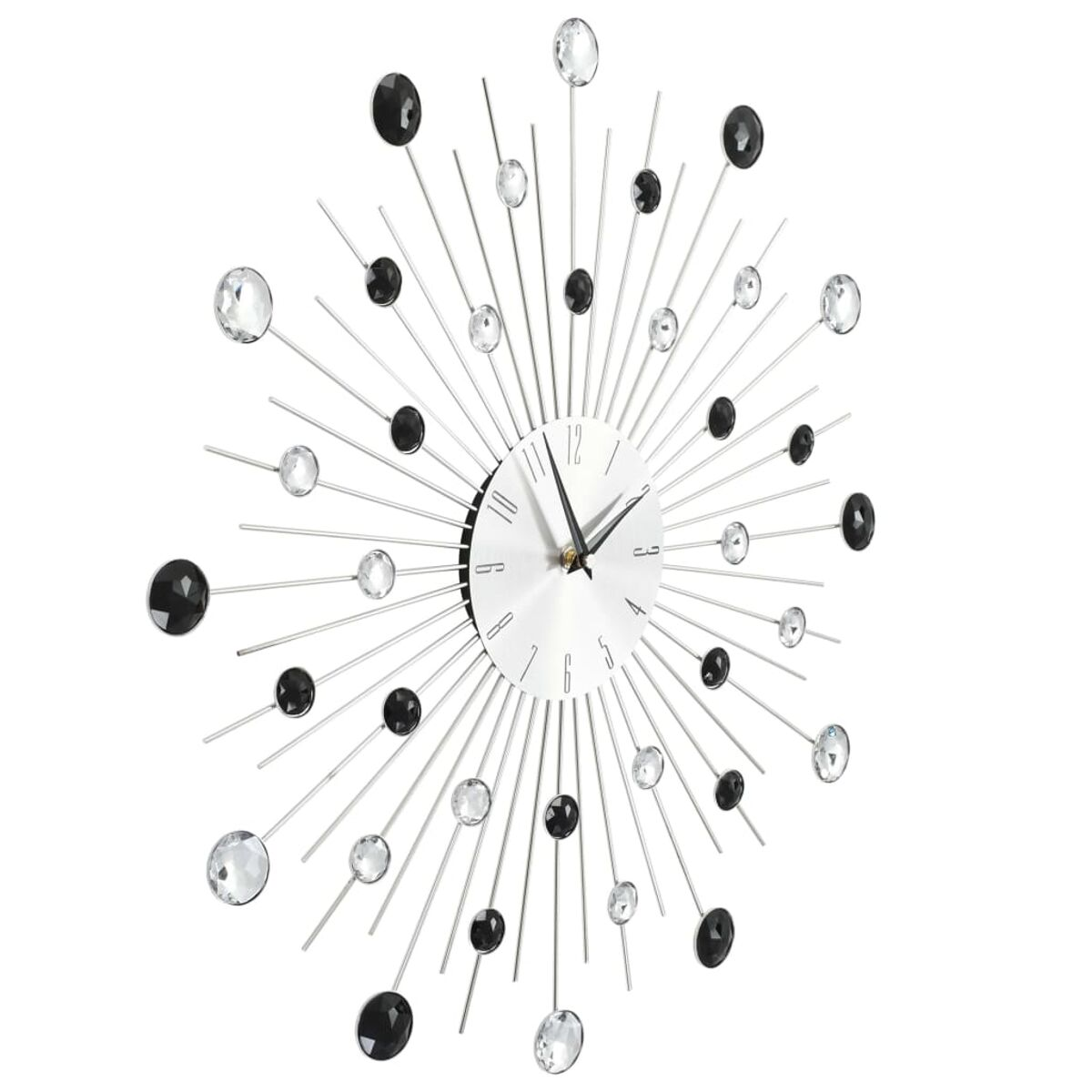 Eine silberne Wanduhr mit strahlenförmigen silbernen Stäben, klaren und schwarzen Edelsteinakzenten und rundem Zifferblatt.