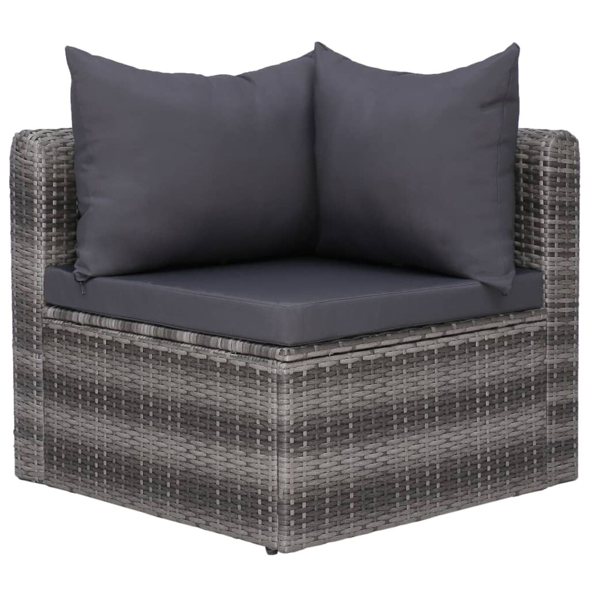 Graues Ecksofa aus Weidengeflecht mit zwei grauen Kissen. Die Textur des Geflechts ist sichtbar.
