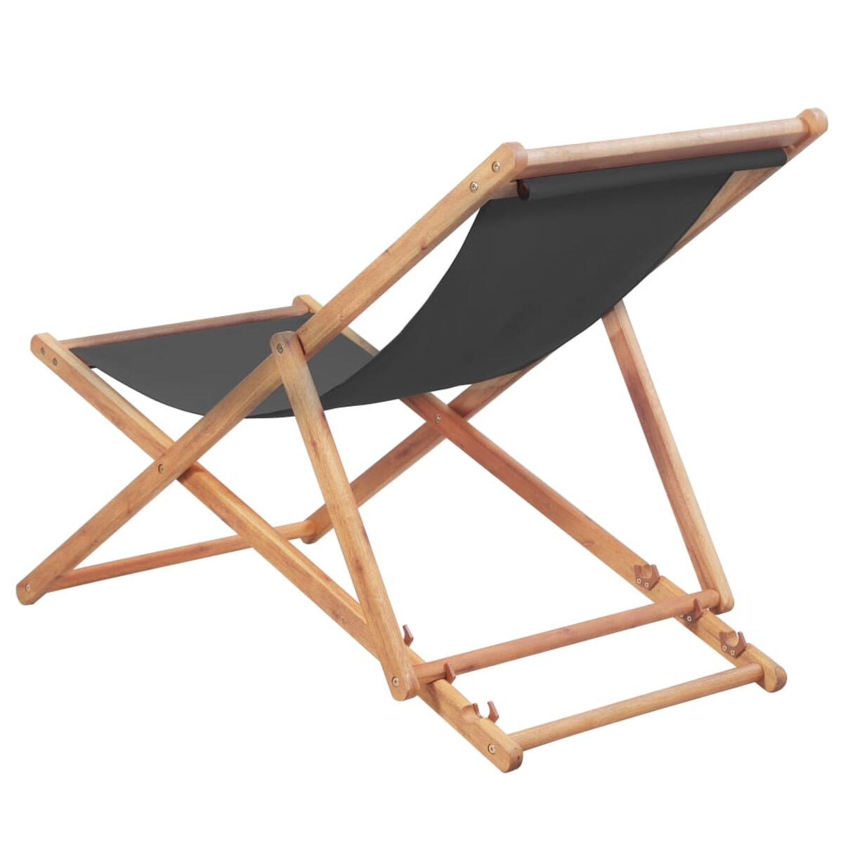 Ein hölzerner Strandstuhl mit schwarzem Stoffsitz. Der Stuhl befindet sich in Liegeposition.