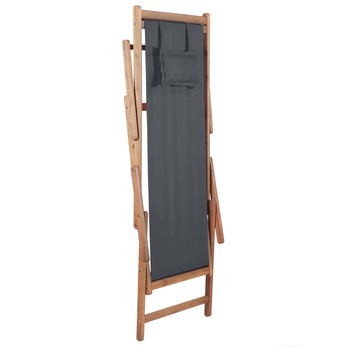 Gefalteter Holz-Deckchair mit grauem Stoff. Kopfstützenkissen. Weißer Hintergrund.