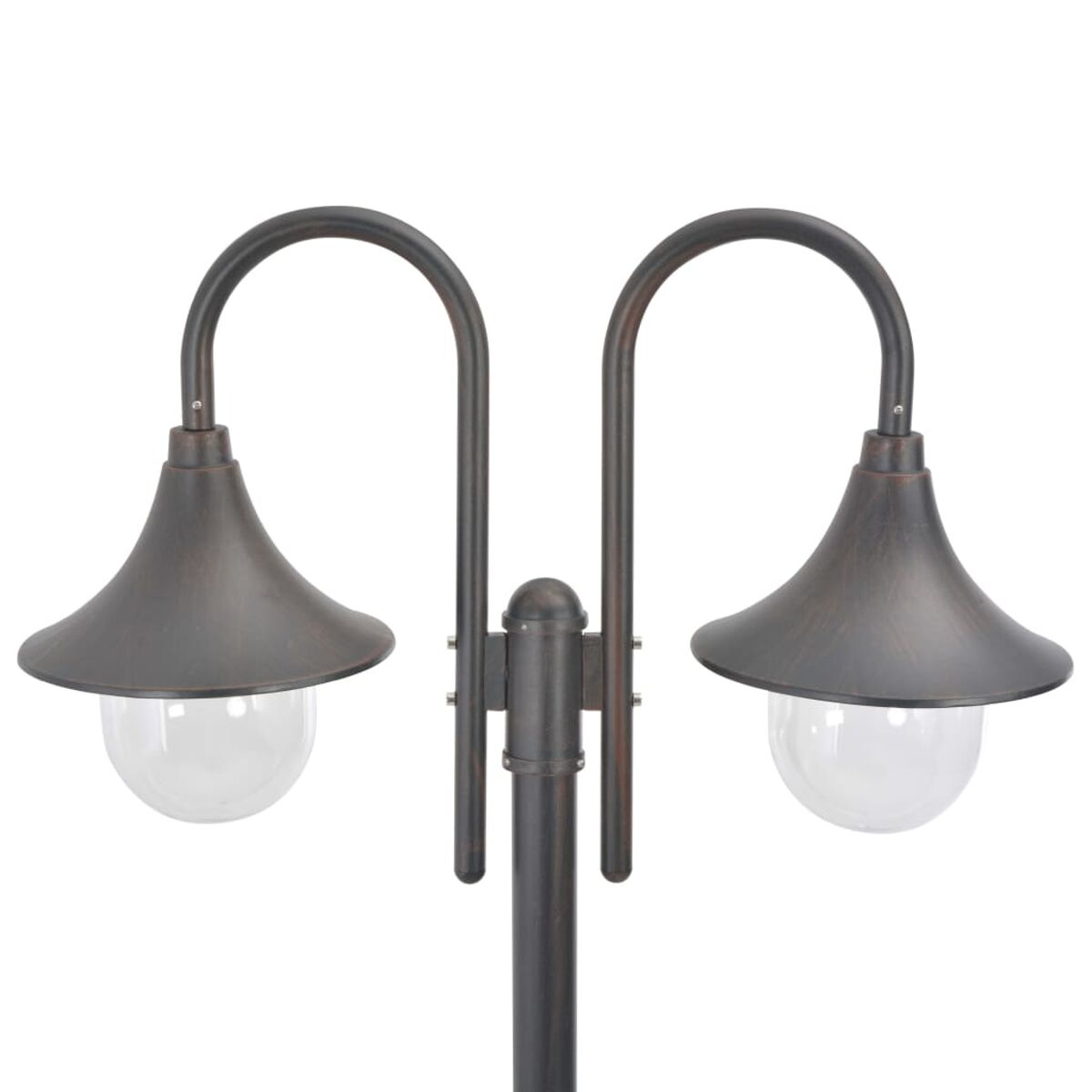 Eine doppelte Außenlampe mit zwei kegelförmigen Lampenköpfen und klaren Glaskugeln. Bräunliche Farbe.