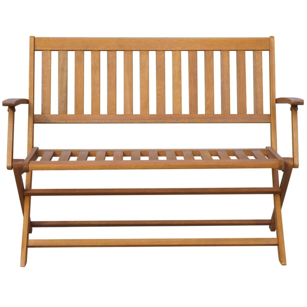Holzbank mit Lattenrücken und -sitz sowie Armlehnen vor weißem Hintergrund.