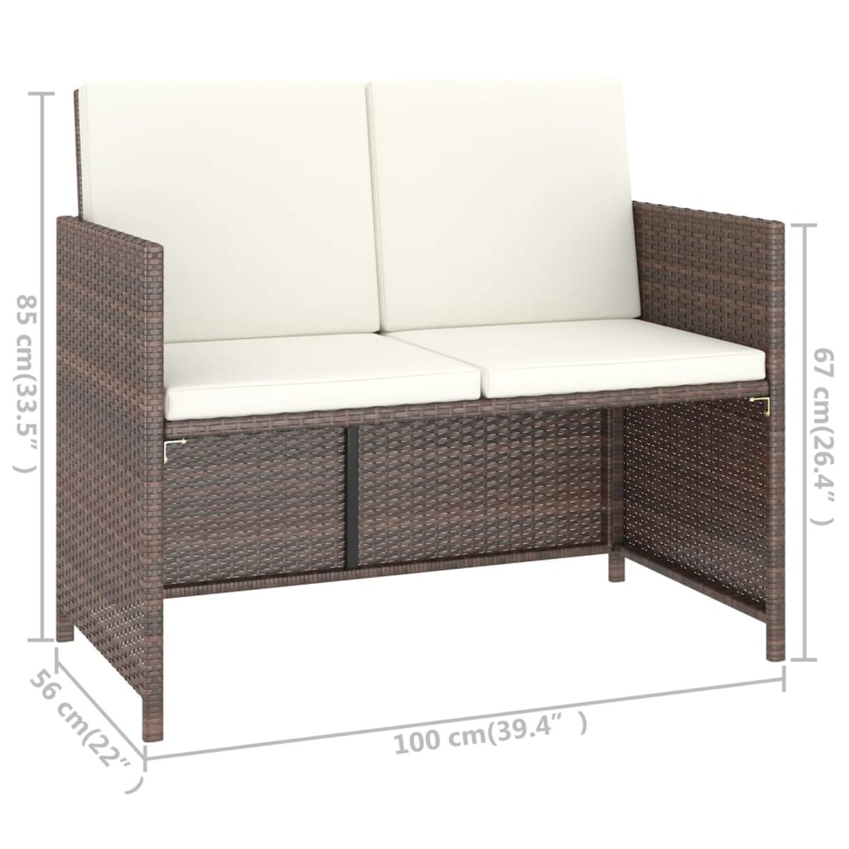 Braunes Rattan-Sofa mit weißen Kissen. Abmessungen sind angegeben. Es ist auf weißem Hintergrund.
