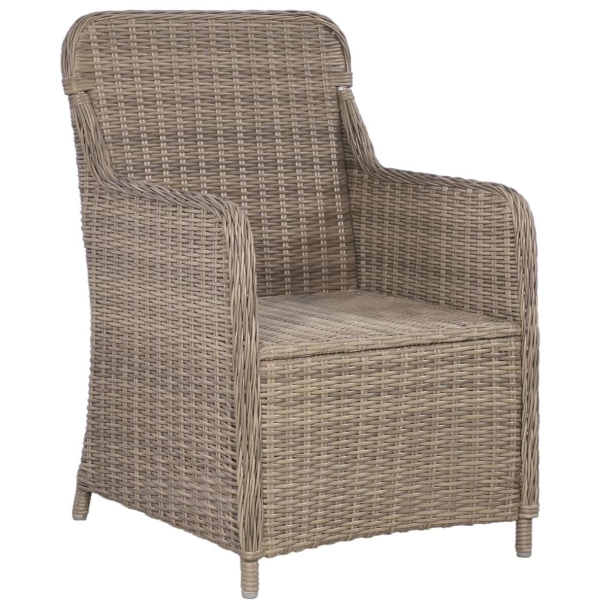 Ein Rattansessel mit hohem Rücken. Der Stuhl hat eine hellbraune Farbe.