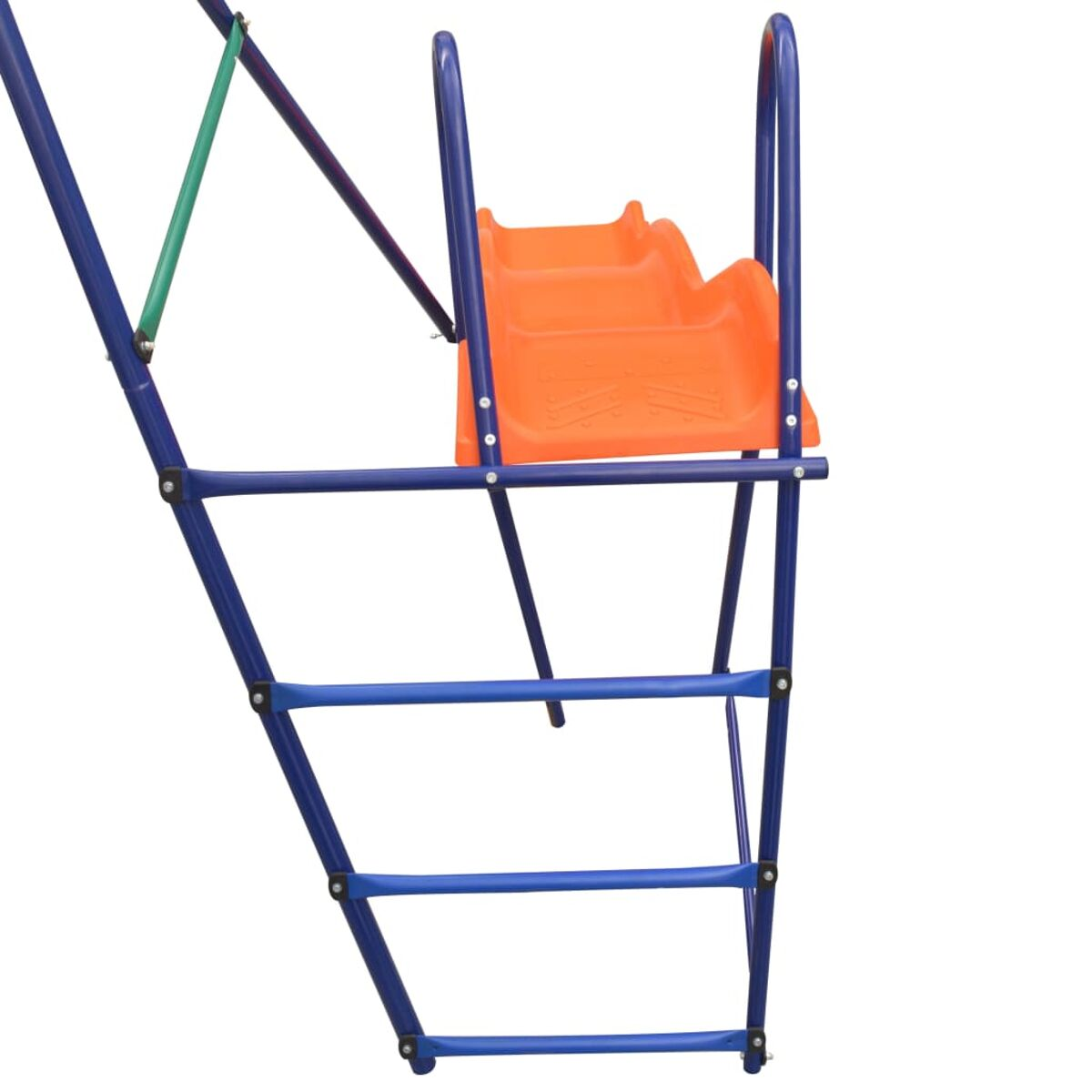 Eine blaue Metallrutsche mit orangefarbener Rutsche und blauer Leiter.
