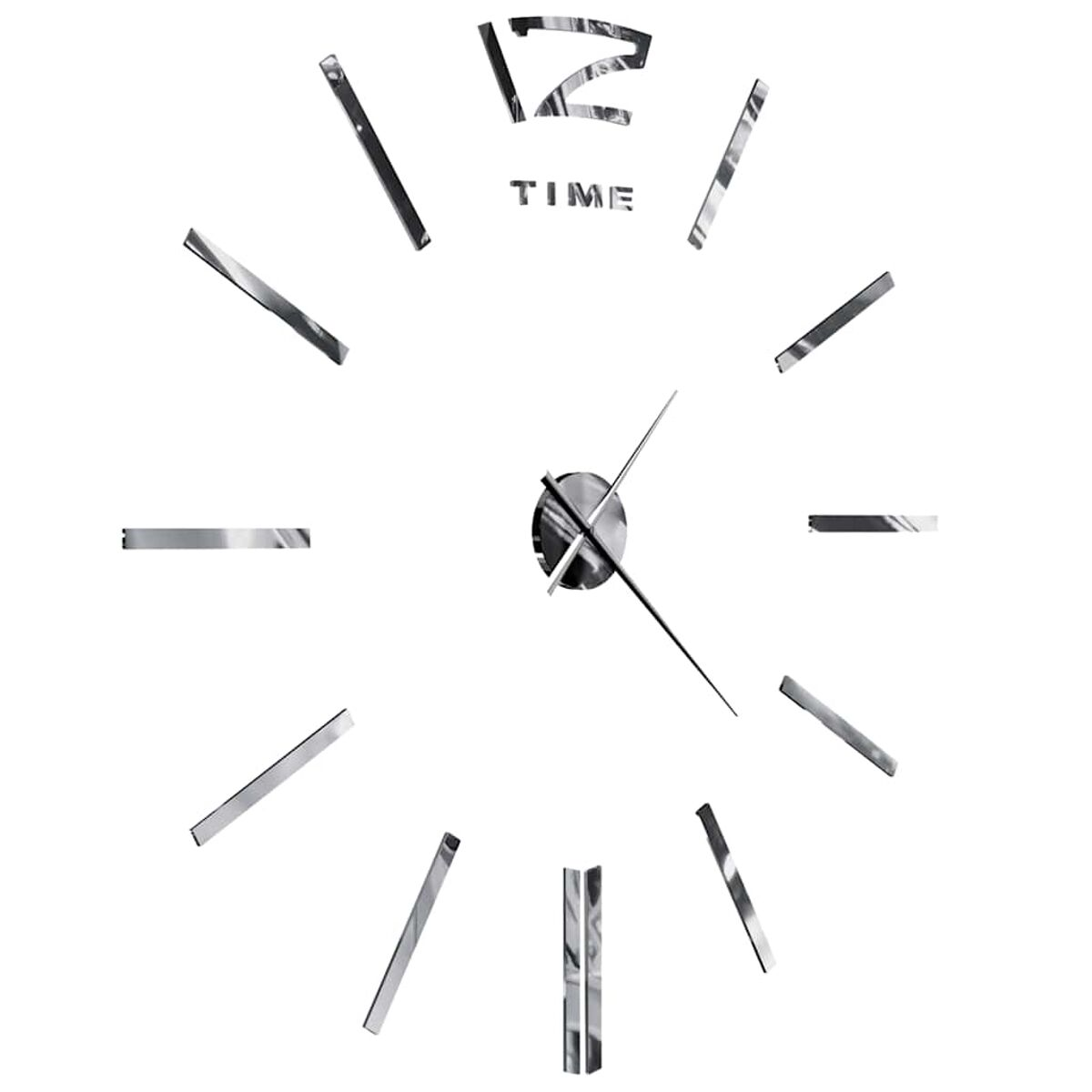 Moderne Wanduhr mit großen, silberfarbenen Elementen auf weißem Hintergrund.