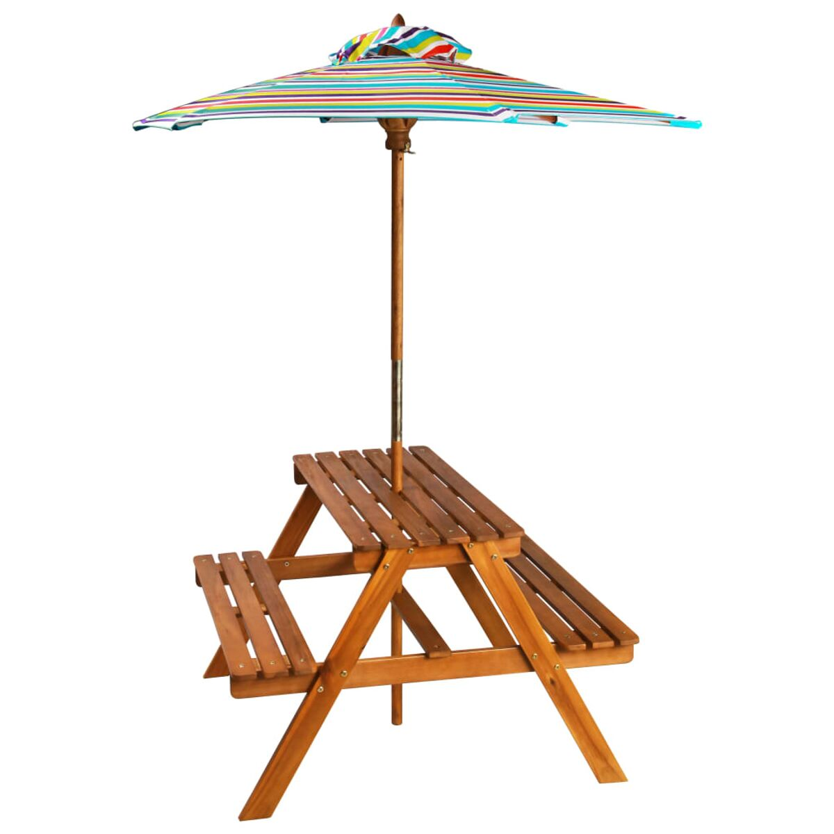 Ein Picknicktisch aus Holz mit einem gestreiften Sonnenschirm, isoliert auf weißem Hintergrund.