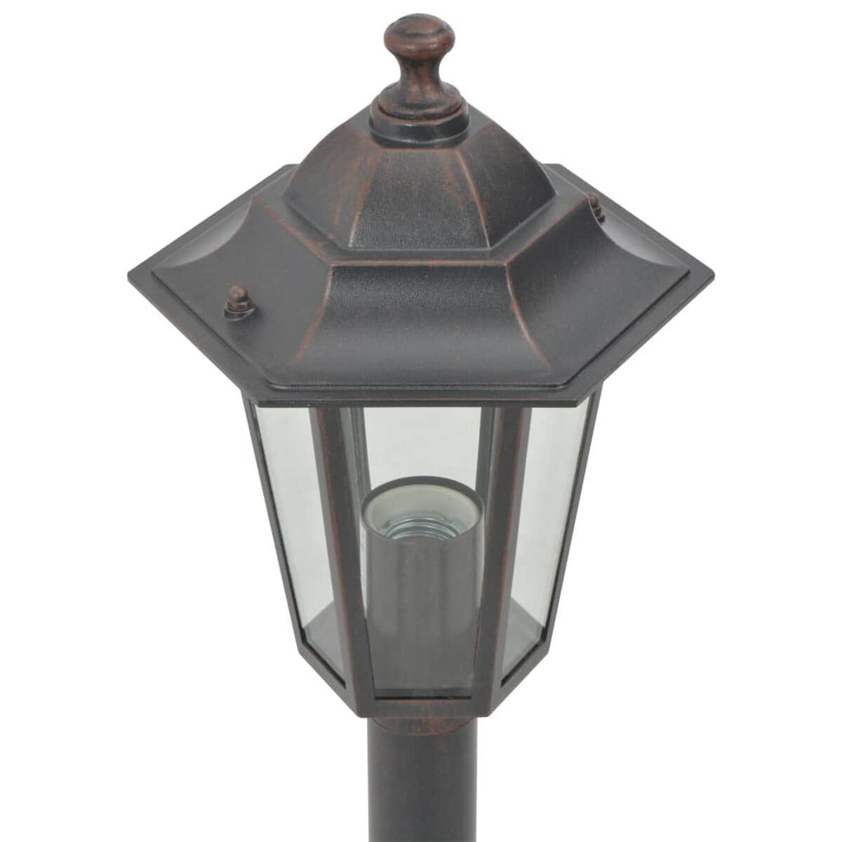 Bronze-Außenlampe, Glasscheiben. Auf einem schwarzen Pfosten. Weißer Hintergrund.