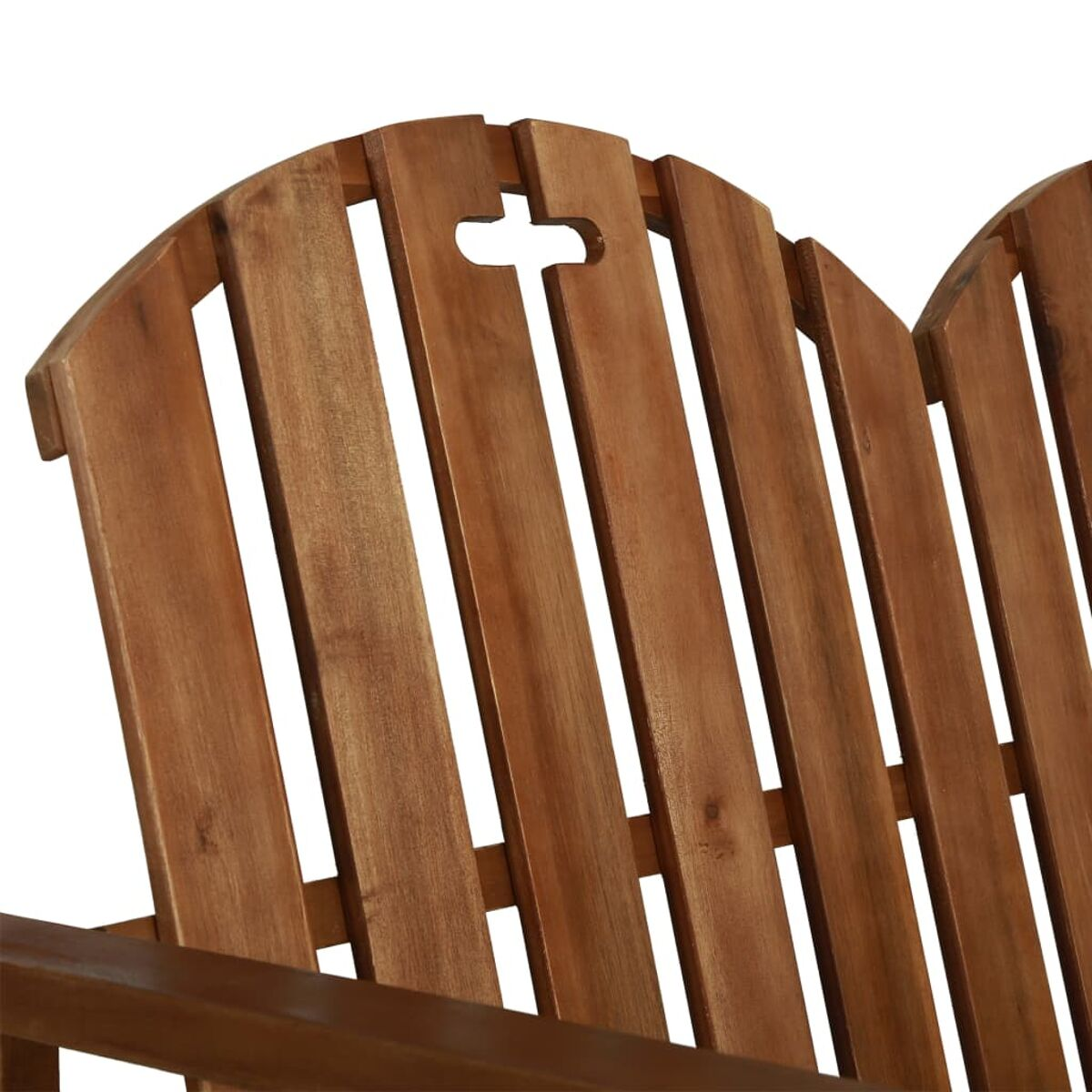 Nahaufnahme der Oberseite eines Holzstuhls mit einem Ausschnitt-Design.
