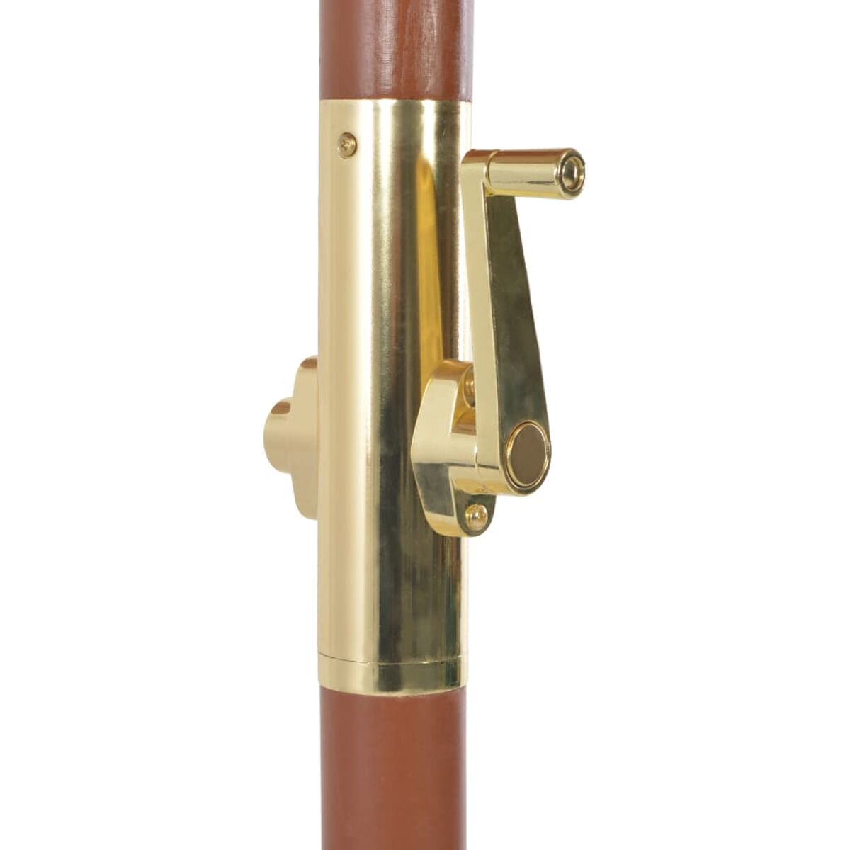Nahaufnahme des Mechanismus eines Schirms mit goldener Kurbel und Holzstange.