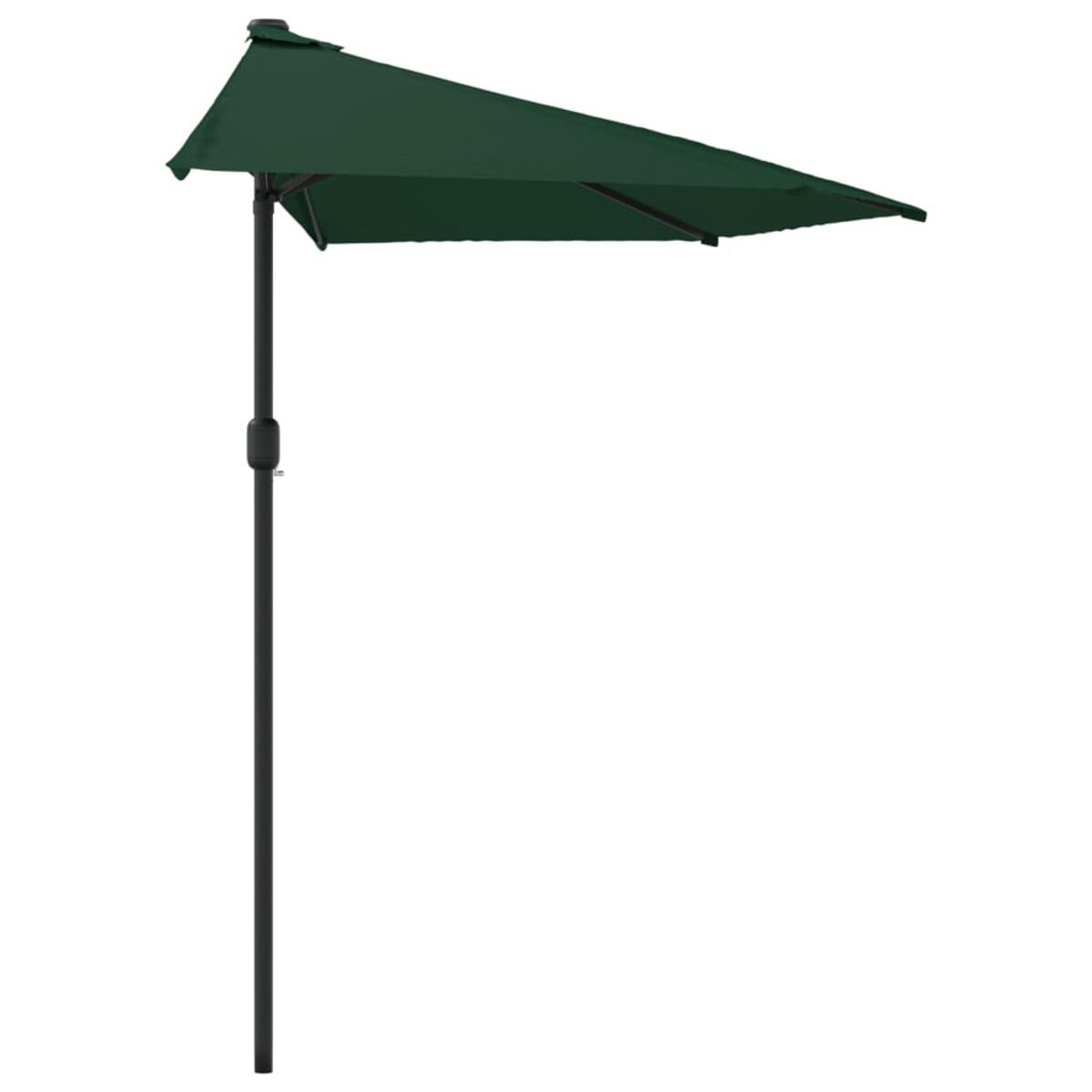 Grüner Halb-Sonnenschirm mit schwarzem Mast. Der Schirm ist abgewinkelt und hat eine quadratische Form.
