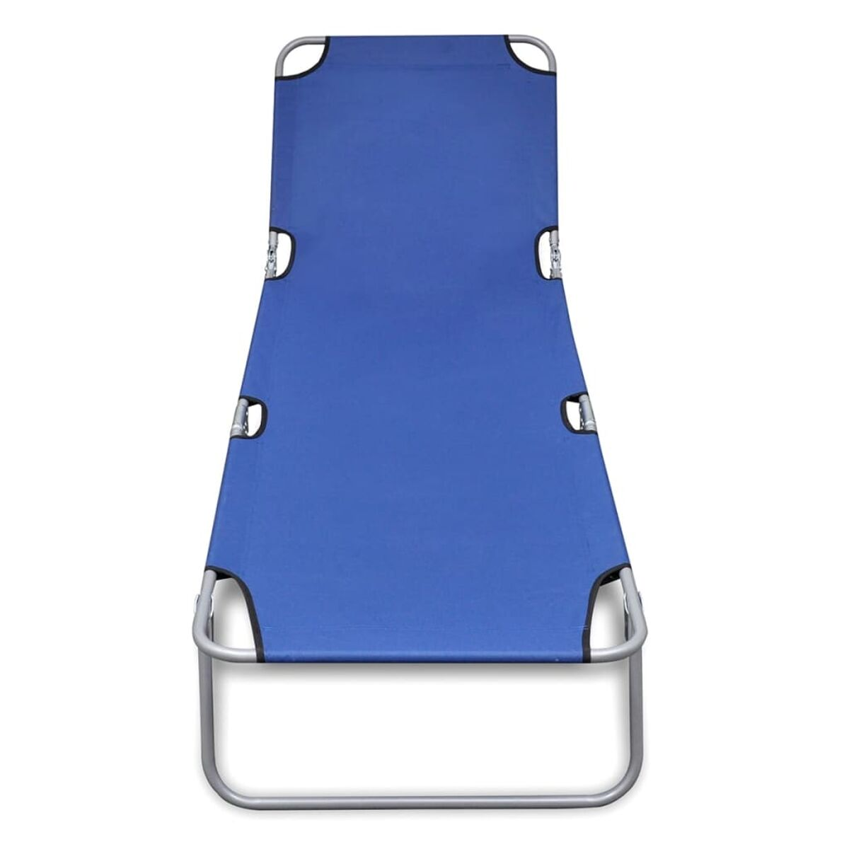Ein blauer Strandstuhl mit silbernem Rahmen. Der Stuhl ist zusammengeklappt und leer.