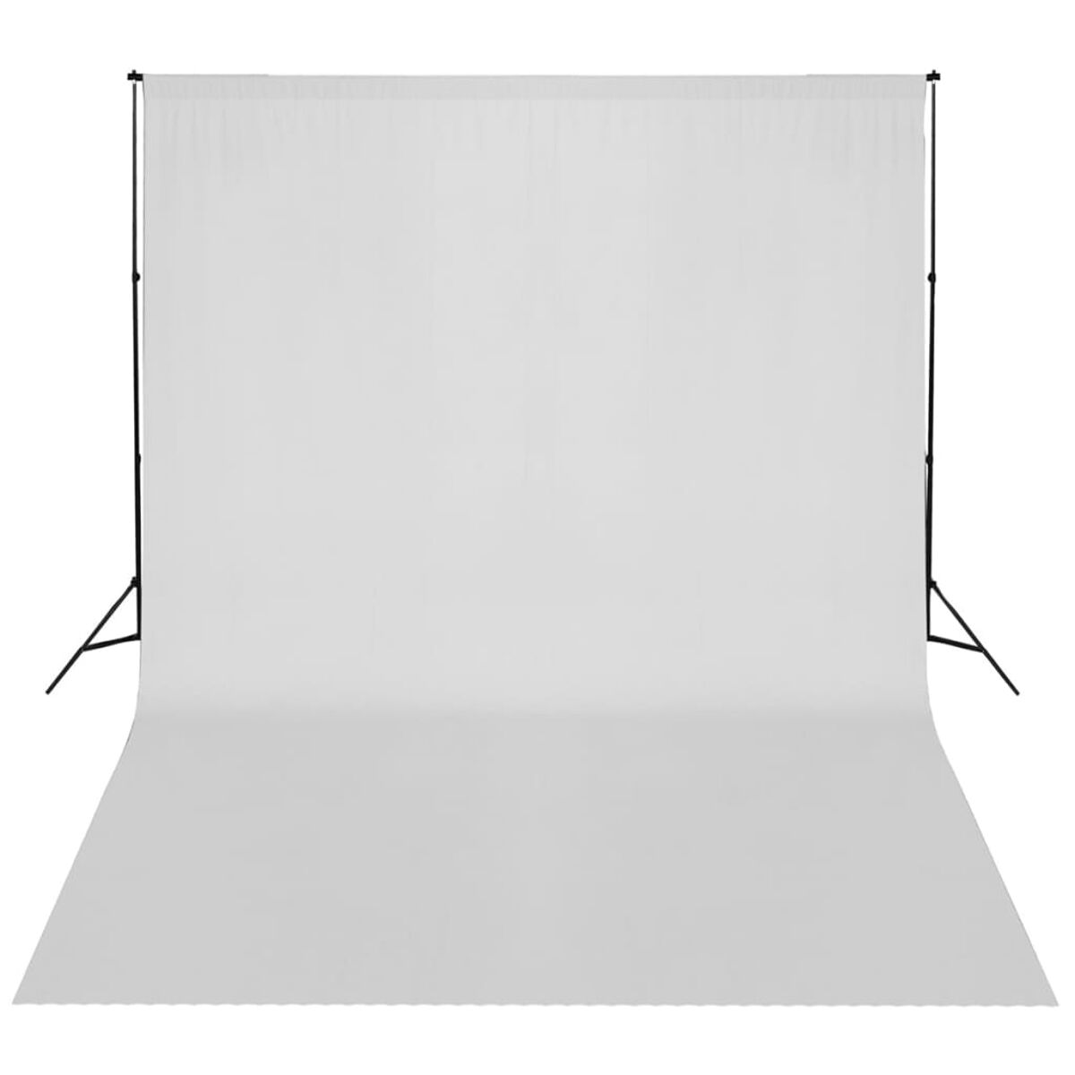 Weißer Studiohintergrund mit gebogenem Boden, schwarzen Ständern und sauberem Look.