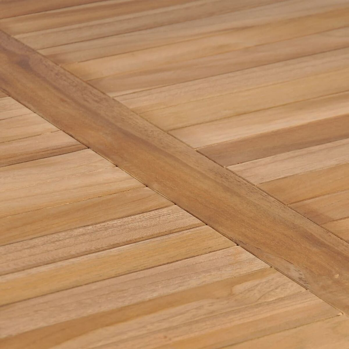 Holztischplatte aus Brettern mit kreuzförmigem Muster.