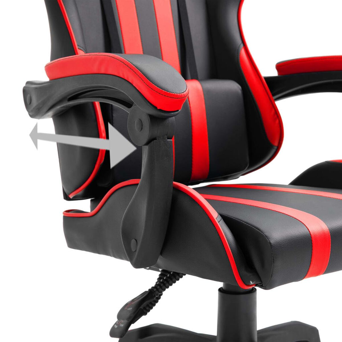 Primo piano del bracciolo di una sedia da gaming nera e rossa con freccia di regolazione, sfondo bianco.