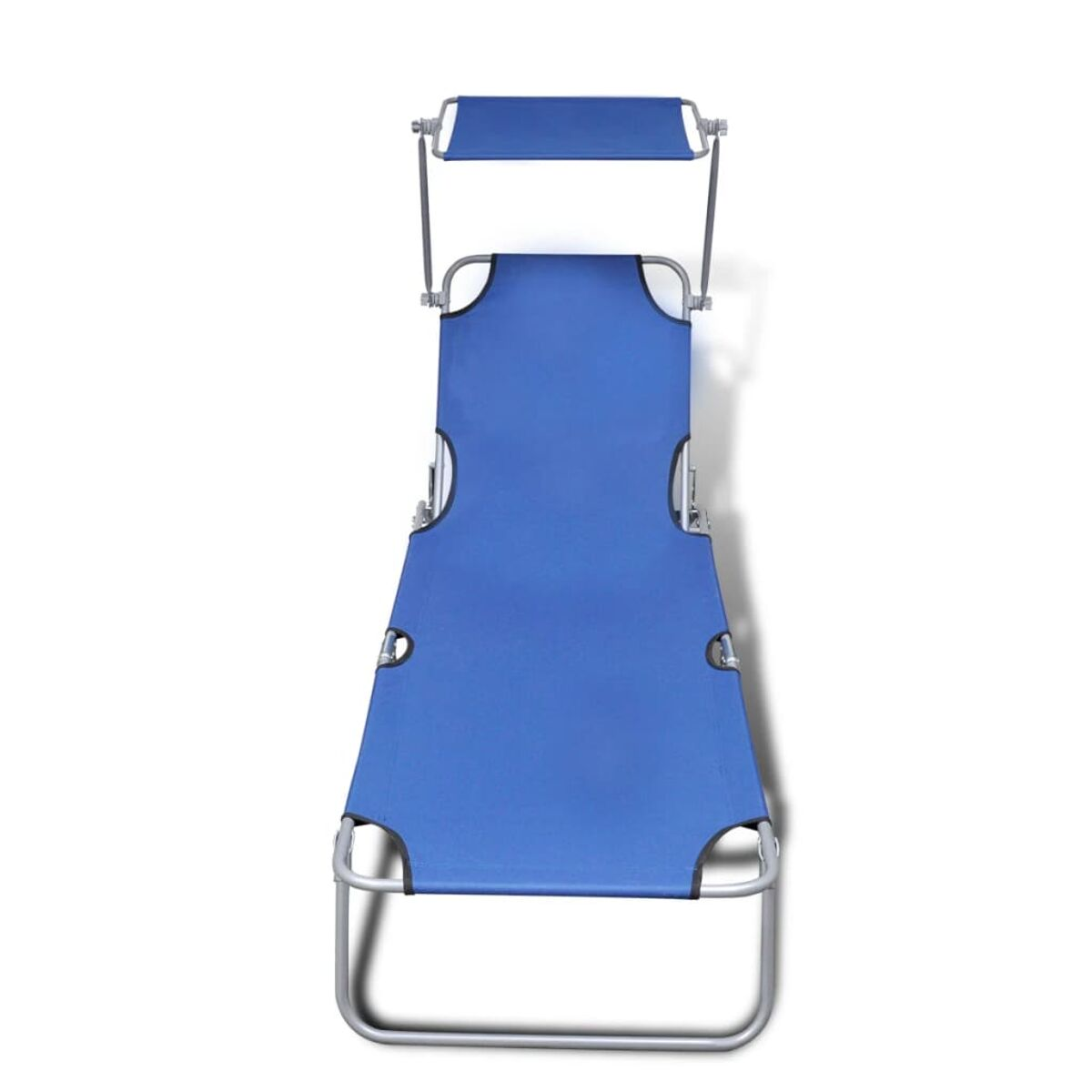 Blauer Klapp-Strandstuhl mit Sonnenschutz, vor weißem Hintergrund.