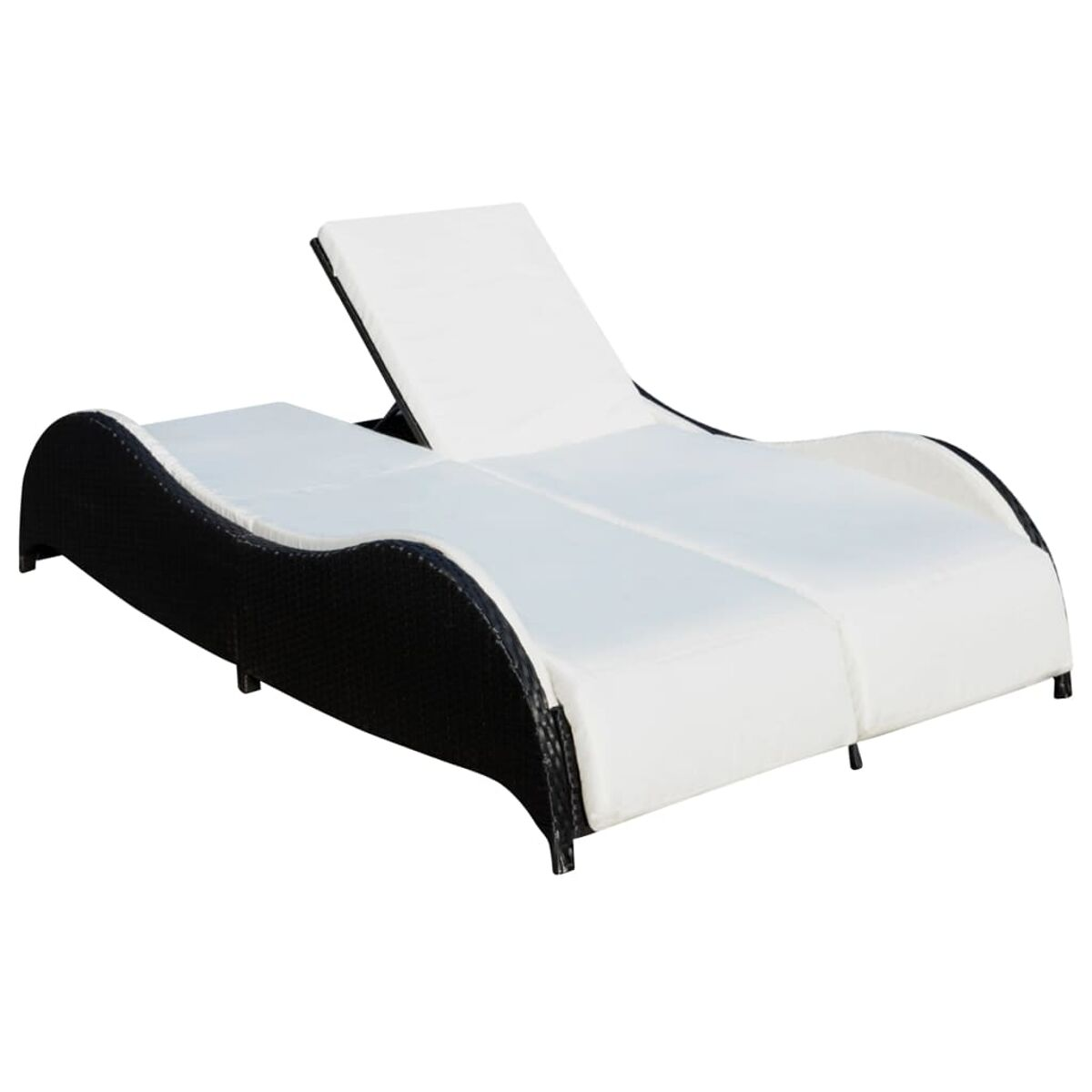 Eine schwarz-weiße Chaiselongue auf weißem Hintergrund. Sie ist gebogen.