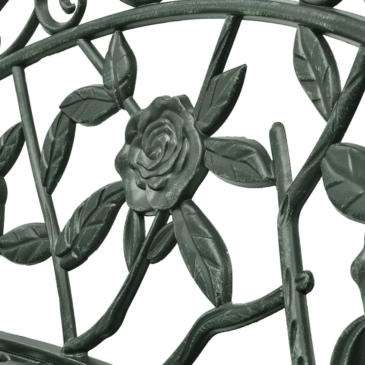 Nahaufnahme einer dekorativen Metallbanklehne mit Rosen- und Blattdetails.
