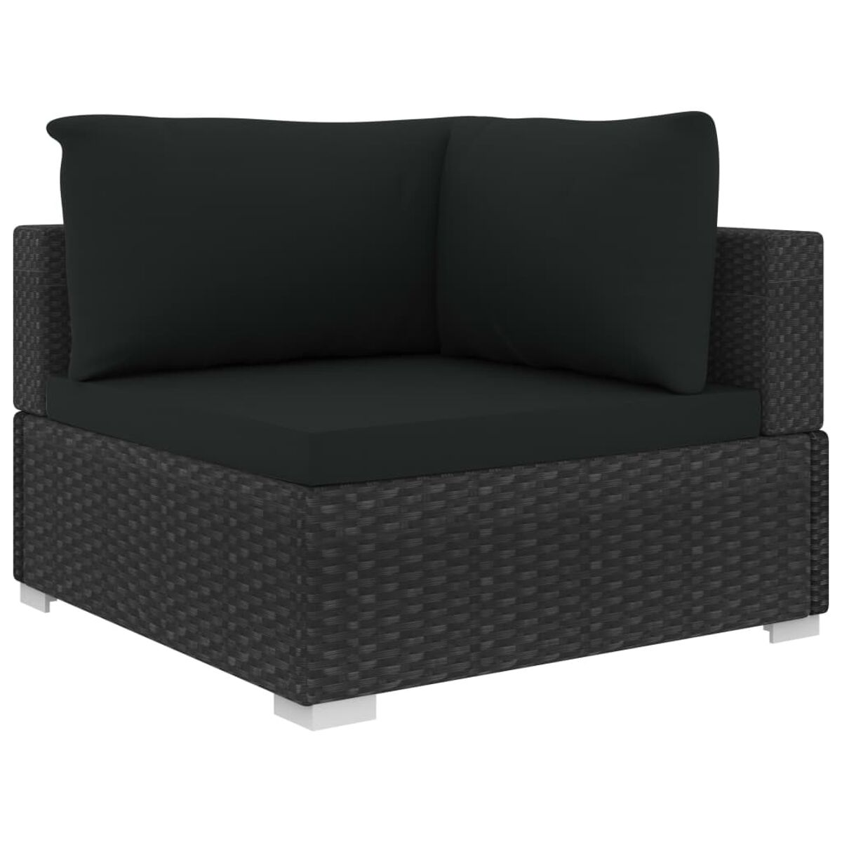 Schwarzes Ecksofa im Freien. Es hat dunkle Kissen und eine dunkle gewebte Basis, weiße Füße.
