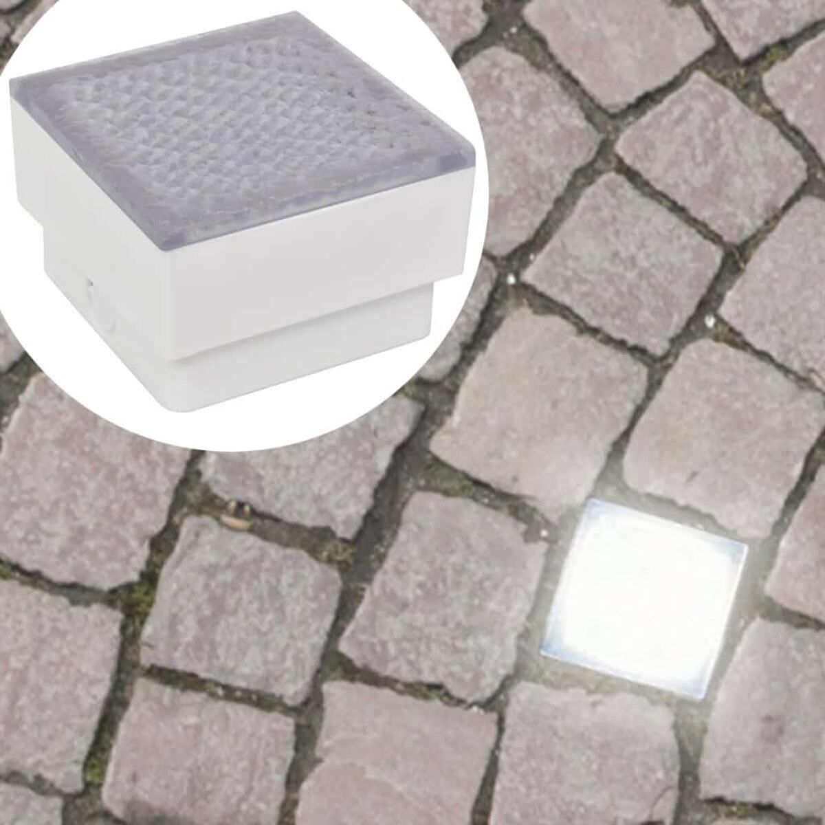 Una luce quadrata bianca installata in un selciato. Una luce è illuminata. Vista ravvicinata angolata.
