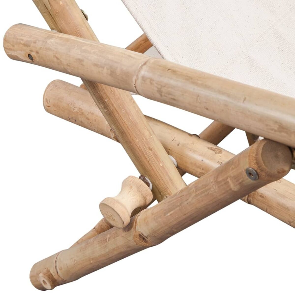Nahaufnahme eines Bambusstuhlrahmens mit Holzverbindung.
