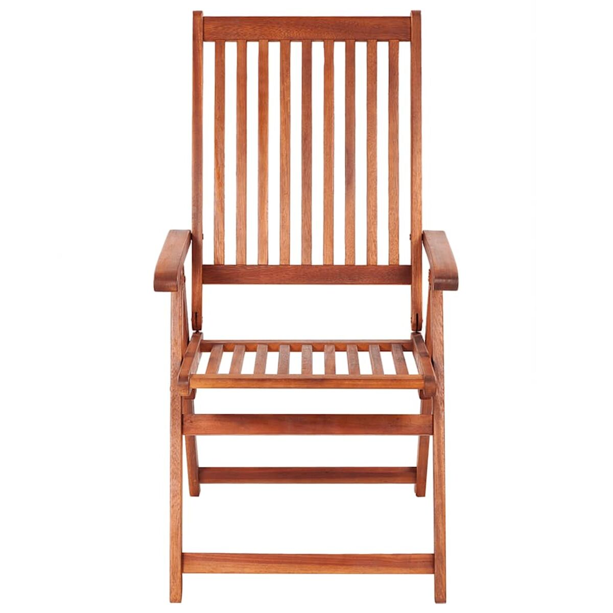 Holzstuhl für den Außenbereich. Braun, mit vertikalen Rückenlehnen und Armlehnen. Breiter Sitz und Lattenbasis.