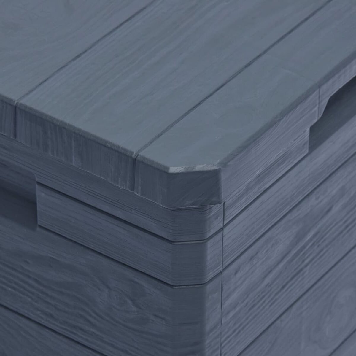 Nahaufnahme einer blauen Holzecke. Das Holz hat ein Maserungsmuster. Die Kanten sind geschichtet.