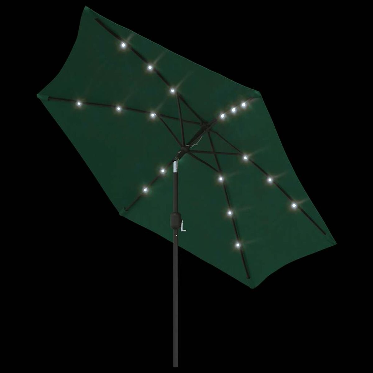 Grüner Sonnenschirm mit Lichtern, schwarzer Hintergrund.
