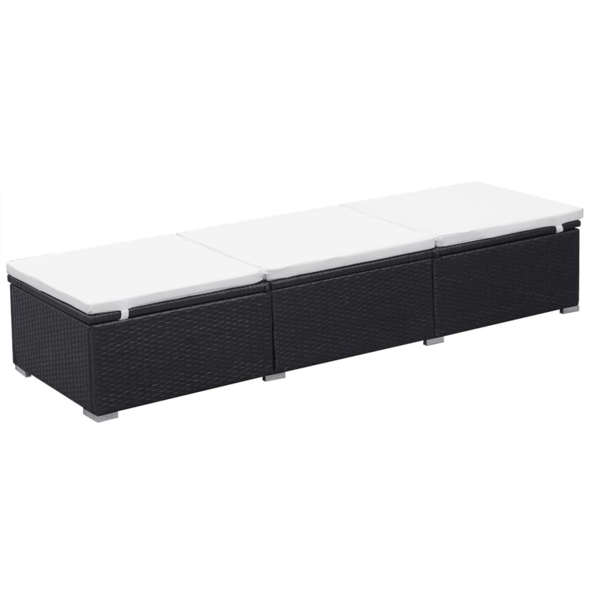 Drei schwarze gewebte Outdoor-Aufbewahrungsboxen mit weißen Kissen.