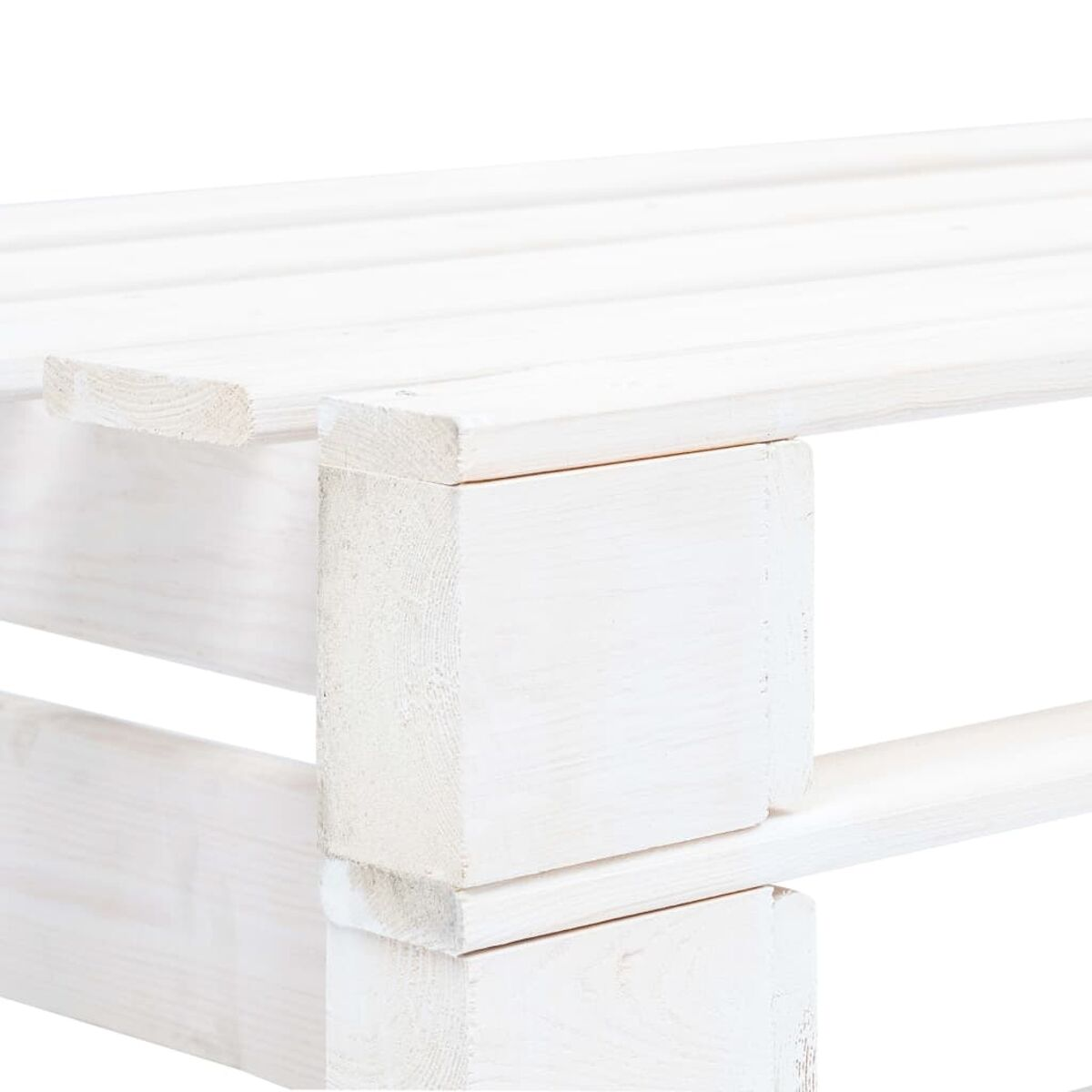 Nahaufnahme einer weiß gestrichenen Holzpalette.
