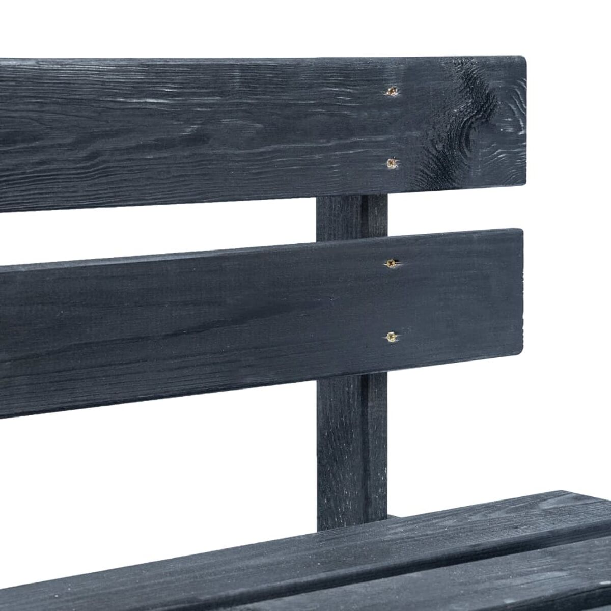 Nahaufnahme einer schwarzen Holzbanklehne. Mit drei horizontalen Lamellen und einer vertikalen Stütze.