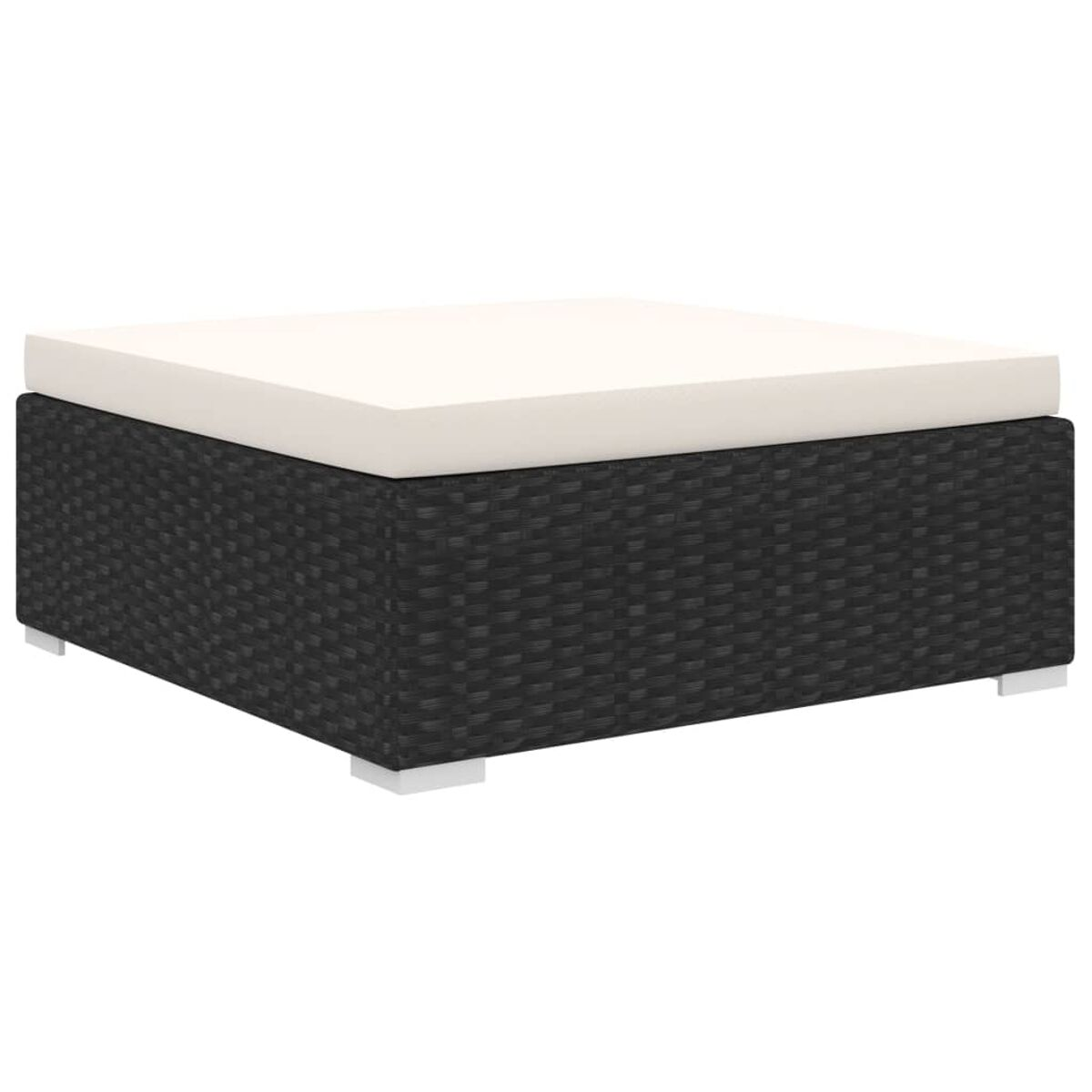 Pouf in rattan nero con cuscino quadrato color crema e piedi bianchi.