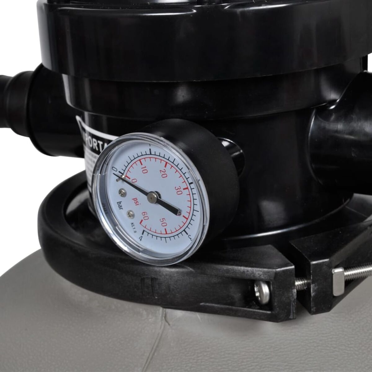 Nahaufnahme eines Manometers an einem schwarz-grauen Filtersystem. Druck in psi und bar.