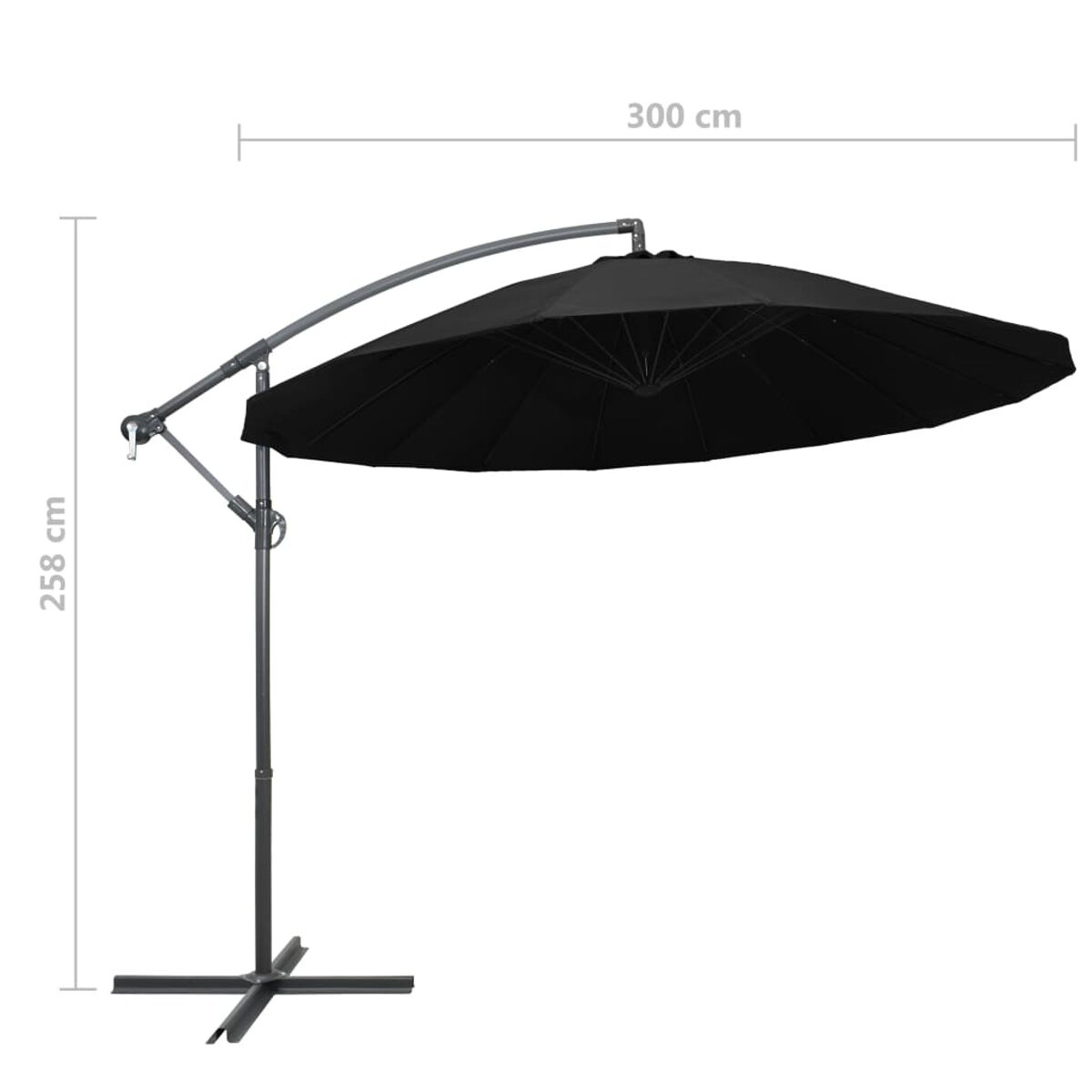Schwarzer Schirm, 300 cm breit, 258 cm hoch, auf Ständer. Weißer Hintergrund.