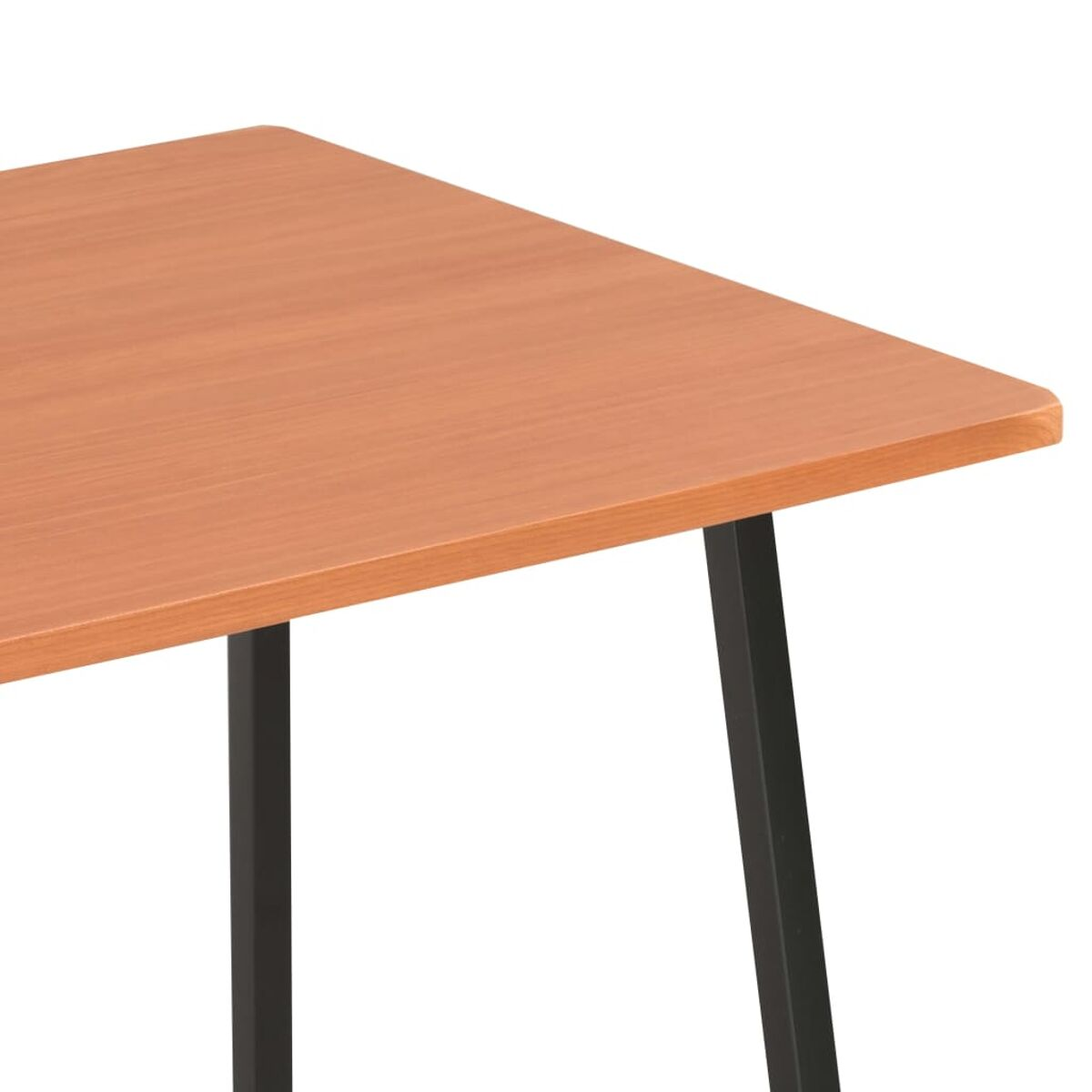 Holzschreibtisch mit schwarzen Beinen. Hellbraune Oberfläche.