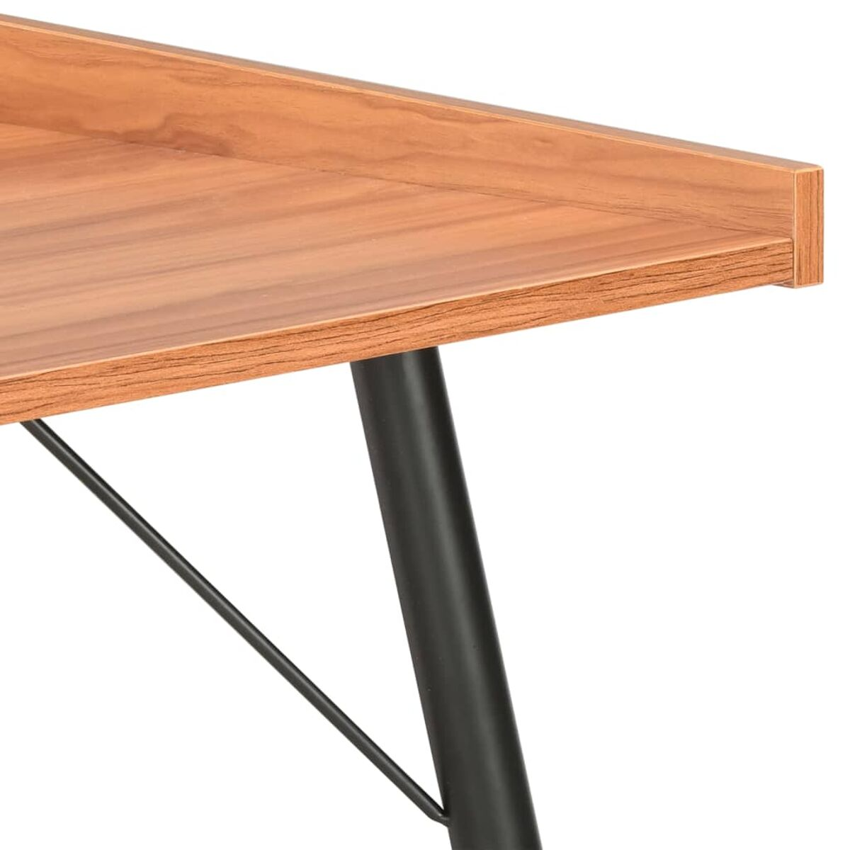 Holztisch mit schwarzem Metallbein und Holzkante.