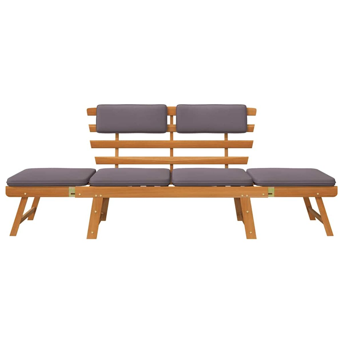 Outdoor-Bank mit grauen Kissen und Holzrahmen. Bietet Platz für zwei Personen.