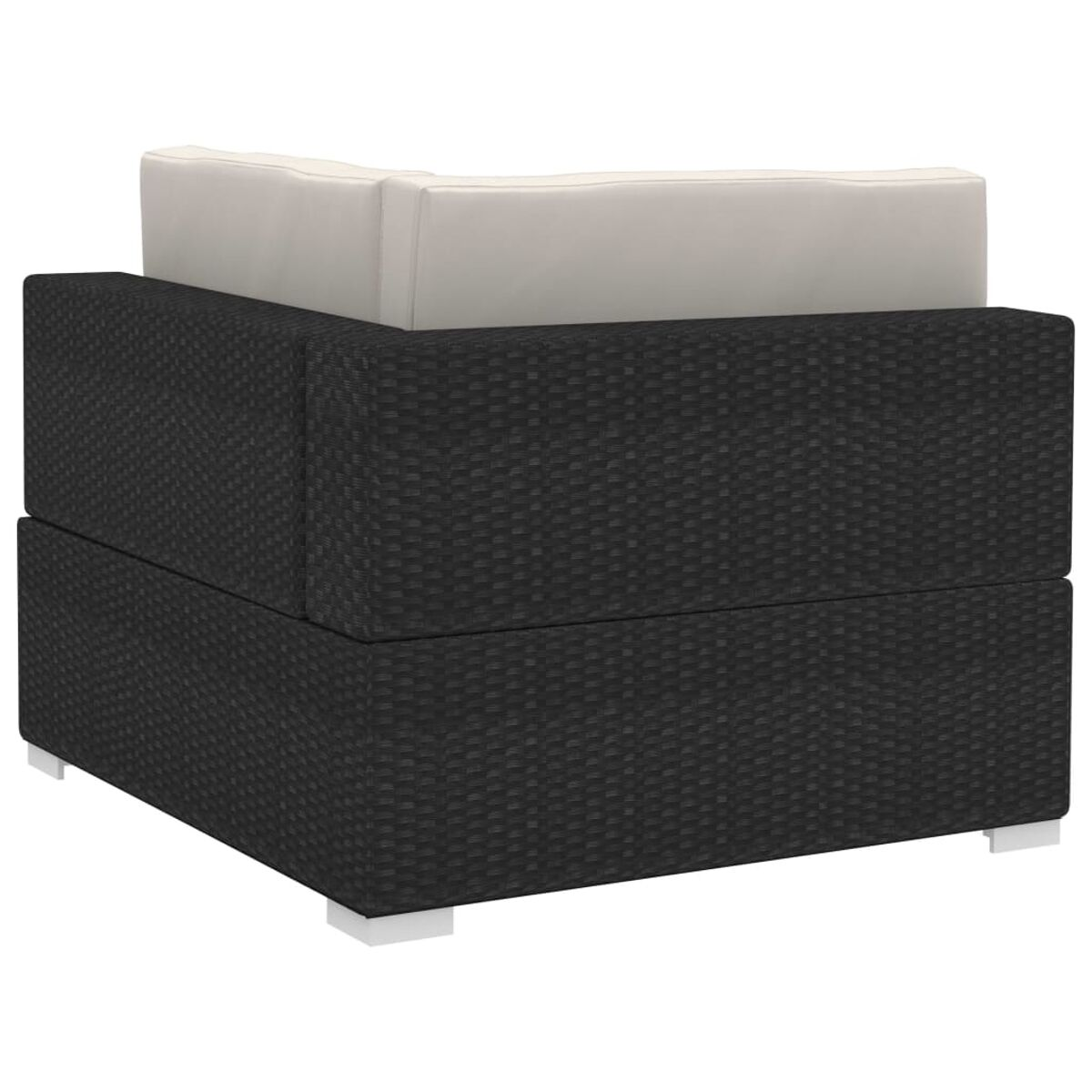 Schwarzes Ecksofa aus Korbgeflecht mit weißen Kissen auf weißem Hintergrund.