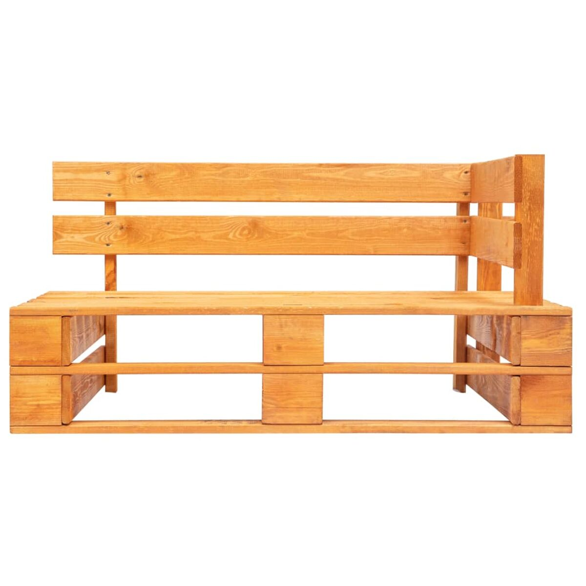 Eine Holzpalettenbank. Es hat eine L-Form und besteht aus hellfarbigem Holz.