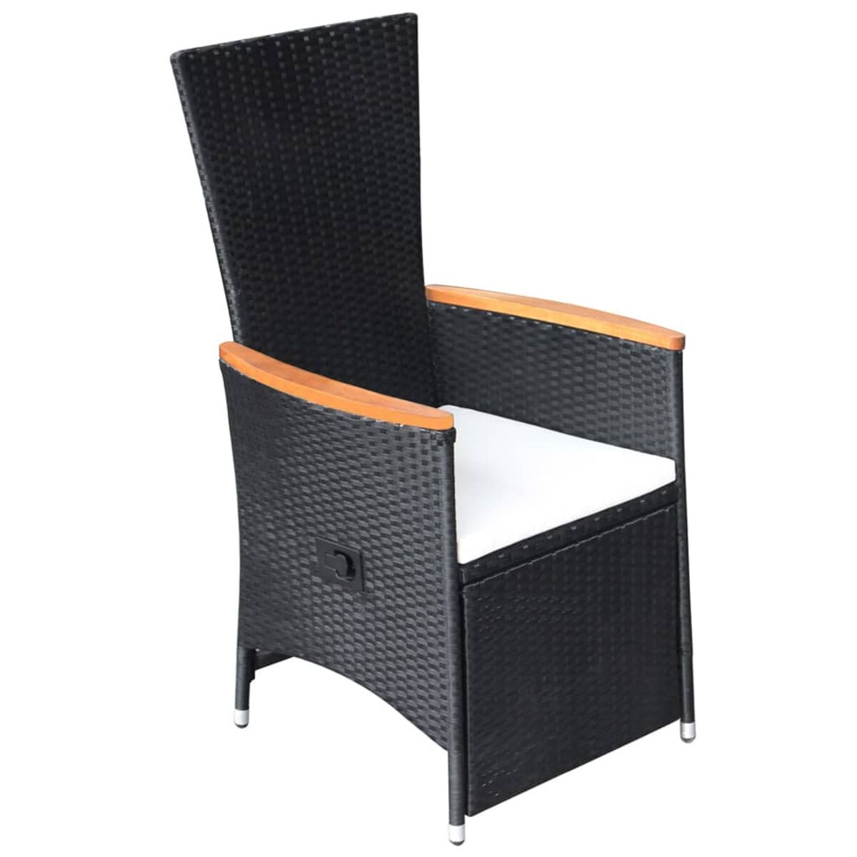 Schwarzer Stuhl mit gewebtem Sitz und Rückenlehne, Holzarmlehnen und weißem Kissen.